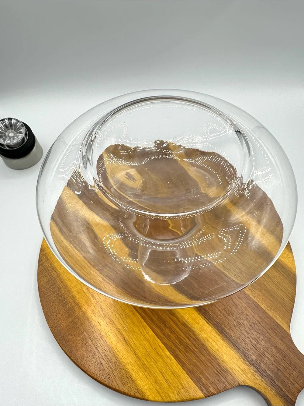 Red wine decanter with built-in aerator. hand blown crystal.